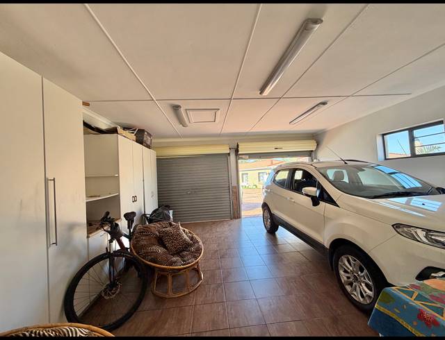 3 BEDROOM TOWNHOUSE FOR SALE IN JEFFREYS BAY CENTRAL